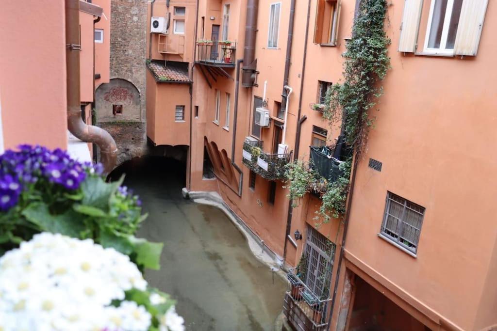 Little Apartment Over The Canal بولونيا المظهر الخارجي الصورة